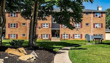 335 E Lancaster Ave, Unit E20 in Downingtown, PA - Building Photo - Building Photo