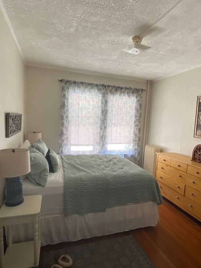 37 Bellevue Ave, Unit Sunny spacious apt in Winthrop, MA - Foto de edificio - Building Photo