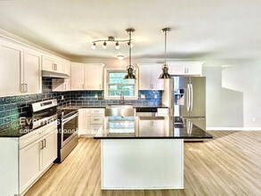 1584 Camelot Cir in Tucker, GA - Building Photo - Building Photo