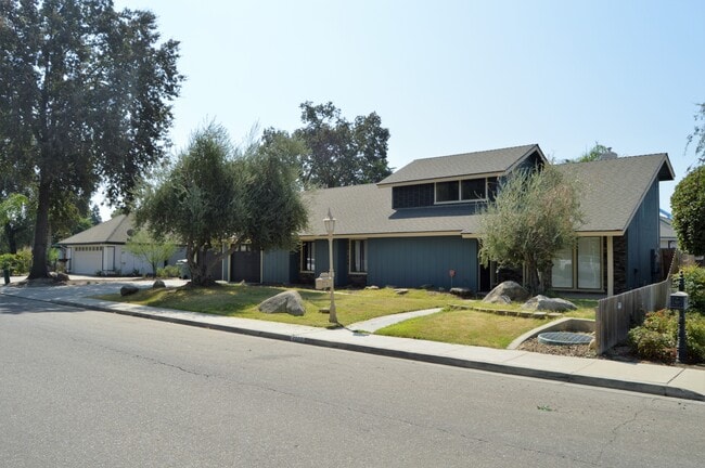 property at 4125 W Nicholas Ave