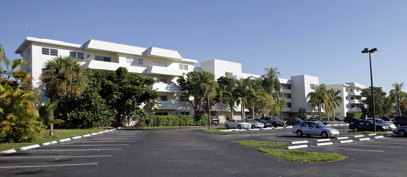 Village At Dadeland in Miami, FL - Foto de edificio