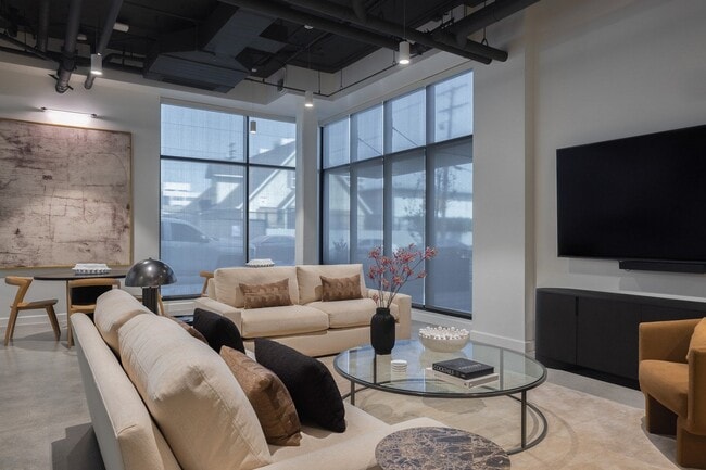 Skylar At Sunset in Los Angeles, CA - Foto de edificio - Building Photo