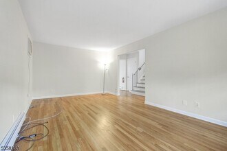 26 Rawley Pl in Millburn, NJ - Building Photo - Building Photo