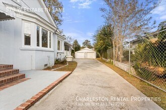 570 Elizabeth Ln W in Charleston, SC - Building Photo - Building Photo
