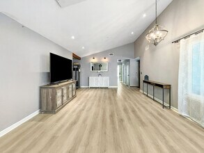 2611 Willow Ct in Simi Valley, CA - Building Photo - Building Photo