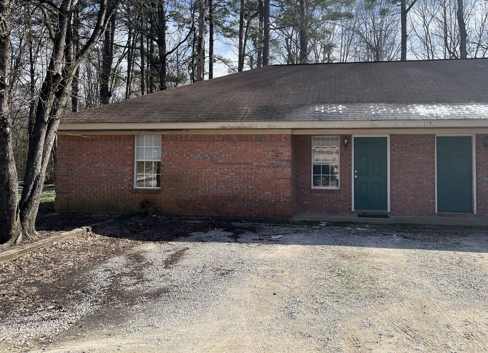 119 Stanford Cir in Saltillo, MS - Building Photo