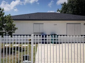 2285 NW 91st St in Miami, FL - Building Photo