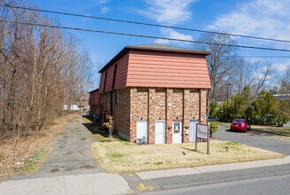 77 E Main St in Plainville, CT - Building Photo - Building Photo