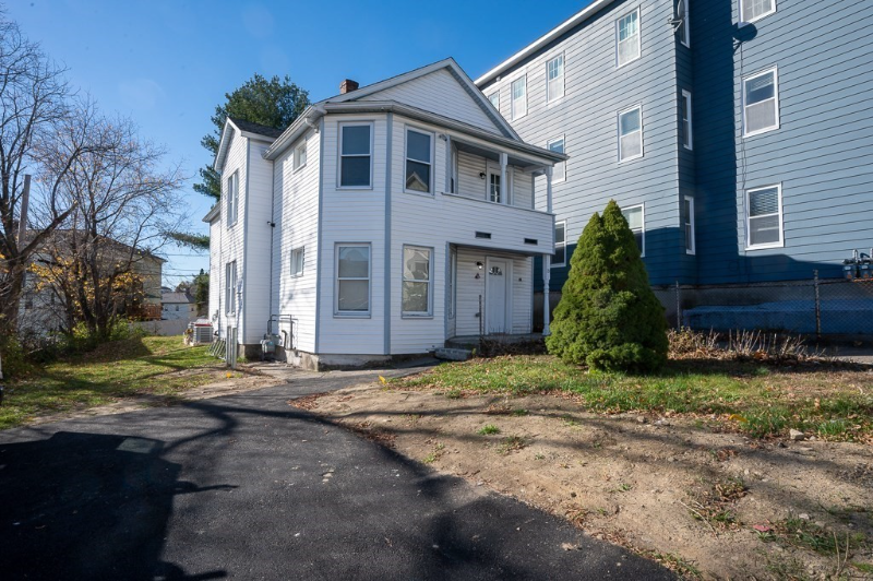 13 Seward St in Worcester, MA - Building Photo