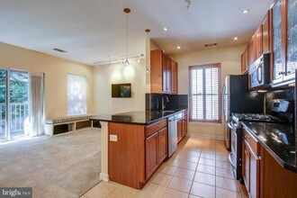 8045 Newell St-Unit -101 in Silver Spring, MD - Building Photo - Building Photo