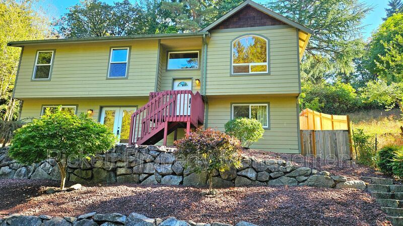 1330 Corbet Dr in Bremerton, WA - Building Photo