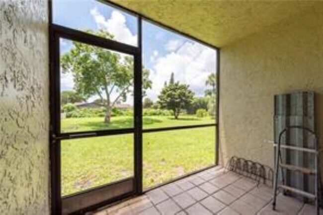 719 Gardens Dr, Unit 101 in Pompano Beach, FL - Foto de edificio - Building Photo