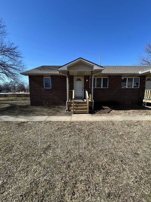 property at 401 E Adams St