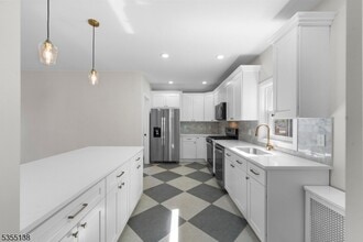 147 Page Ave in Lyndhurst, NJ - Building Photo - Building Photo