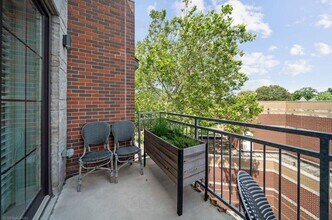 110 S Washington St in Naperville, IL - Building Photo - Building Photo