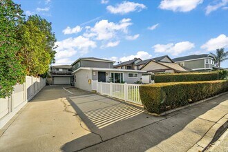 2226 Voorhees Ave in Redondo Beach, CA - Foto de edificio - Building Photo