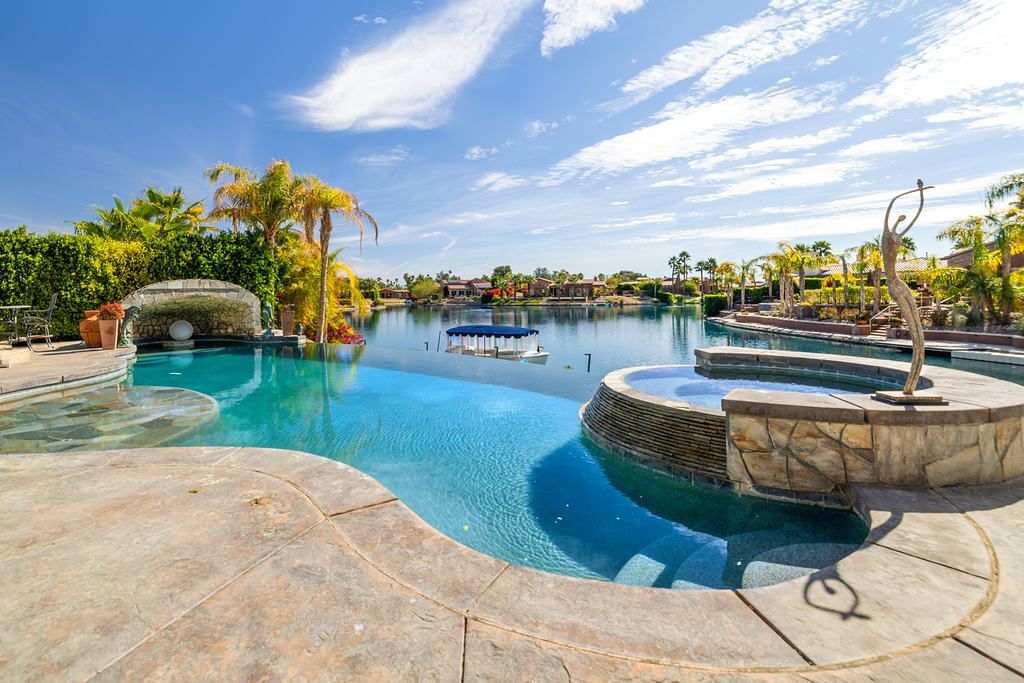 9 Via Santanella in Rancho Mirage, CA - Building Photo