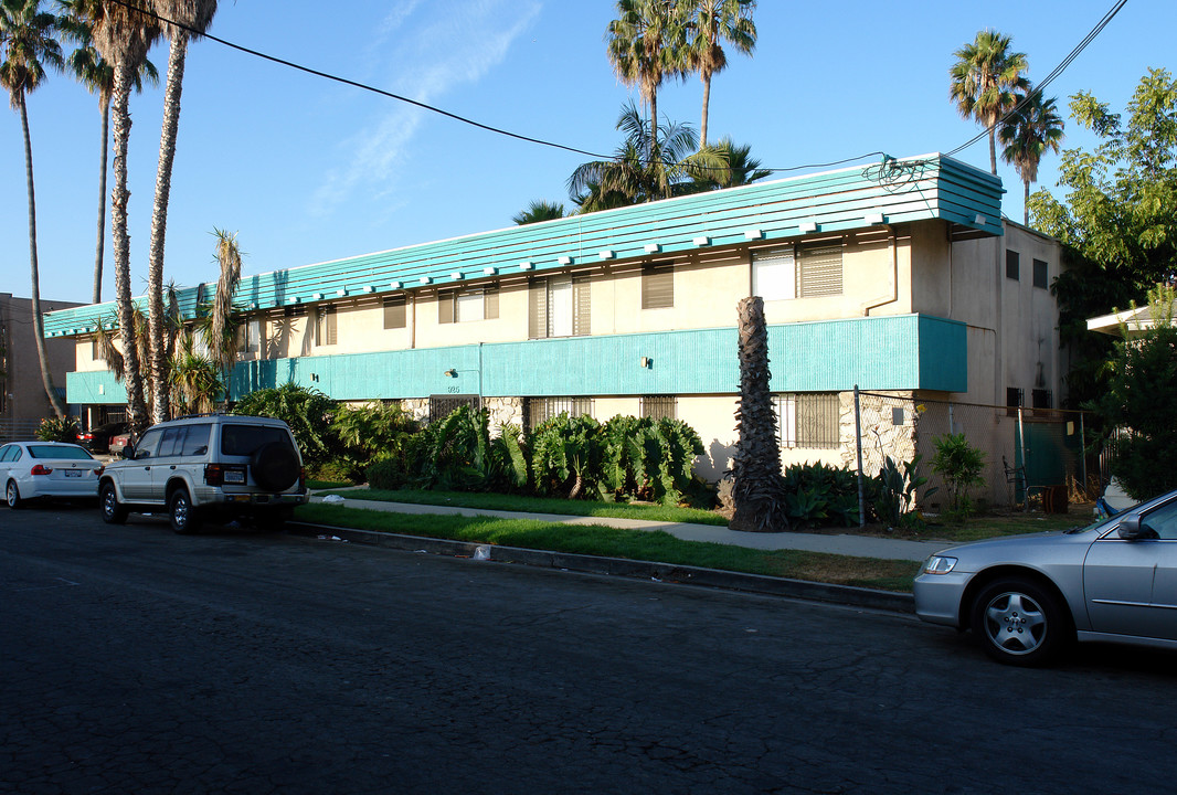 925 Enterprise Ave in Inglewood, CA - Building Photo