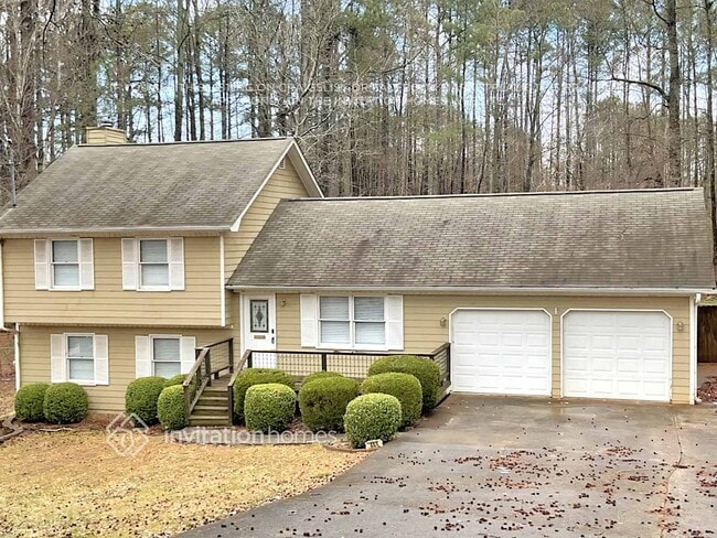 property at 695 Bankshire Dr