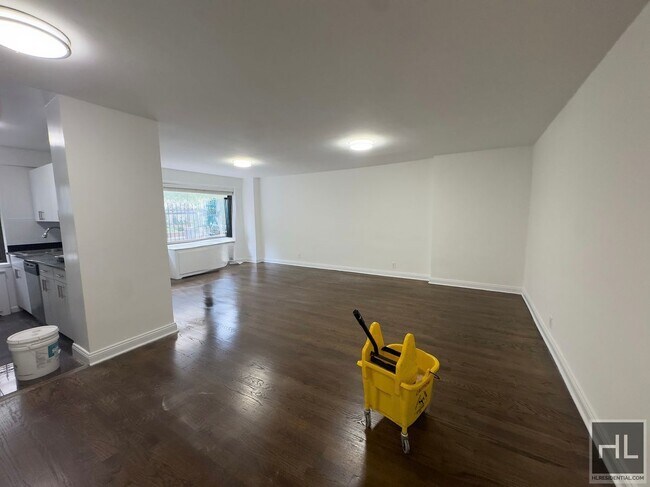 EAST 56 STREET in New York, NY - Building Photo - Building Photo