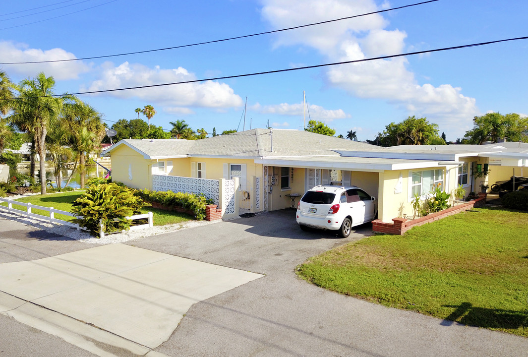 500 Normandy Rd in Madeira Beach, FL - Building Photo