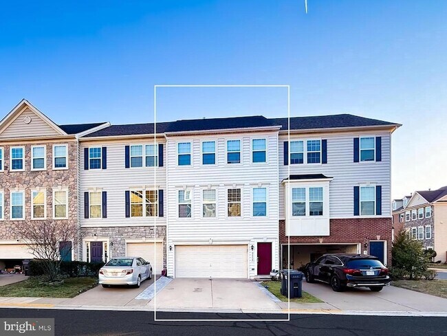 42258 Dean Chapel Square, Unit 1422D in Chantilly, VA - Building Photo - Building Photo