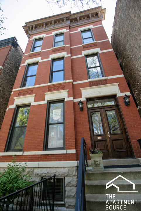 1047 W Webster Ave in Chicago, IL - Building Photo