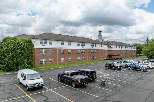 Woodland Park Apartments in Mc Donald, OH - Building Photo - Building Photo