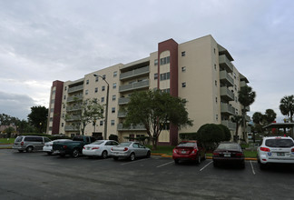 Lorna Doone Apartments in Orlando, FL - Foto de edificio - Building Photo