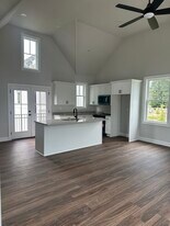 938 Hilltop Park Ct, Unit Upstairs Garage in Dacula, GA - Building Photo