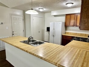 13322 Oak Ledge Dr in Houston, TX - Building Photo - Building Photo