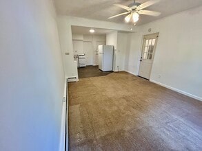 8 Linden Ave, Unit 2B in Troy, NY - Foto de edificio - Building Photo