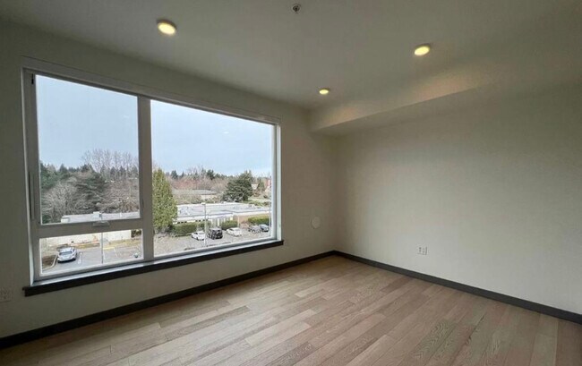 11903 NE 128th St, Unit 403 in Kirkland, WA - Foto de edificio - Building Photo