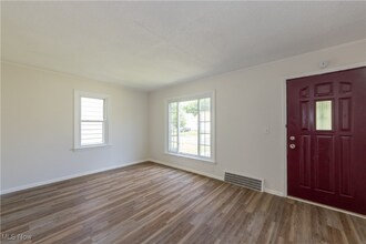 21304 Watson Rd in Maple Heights, OH - Building Photo - Building Photo