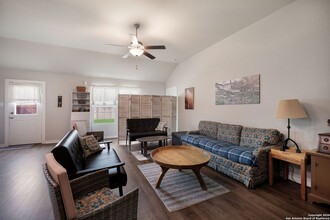 10747 Francisco Way-Unit -Unit 1 in Converse, TX - Building Photo - Building Photo
