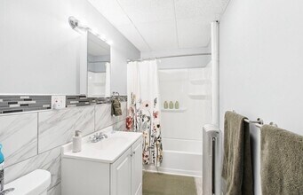 422 Chandler St in Worcester, MA - Building Photo - Building Photo