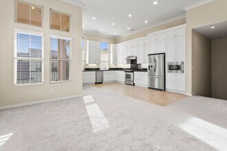251 Mayfair in Irvine, CA - Building Photo - Building Photo