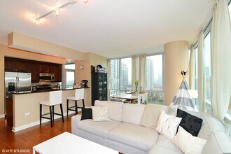 1201 S Prairie Ave, Unit 706 in Chicago, IL - Building Photo - Building Photo