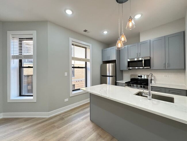 442 W Belden Ave, Unit A04C in Chicago, IL - Building Photo - Building Photo