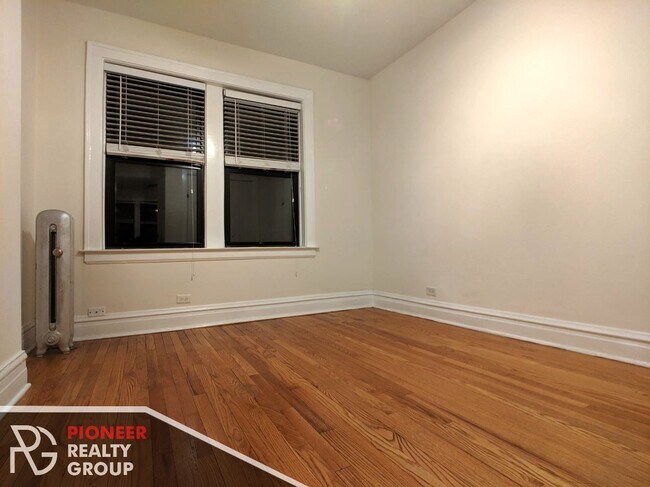 2177 W Giddings St, Unit 2 in Chicago, IL - Foto de edificio - Building Photo