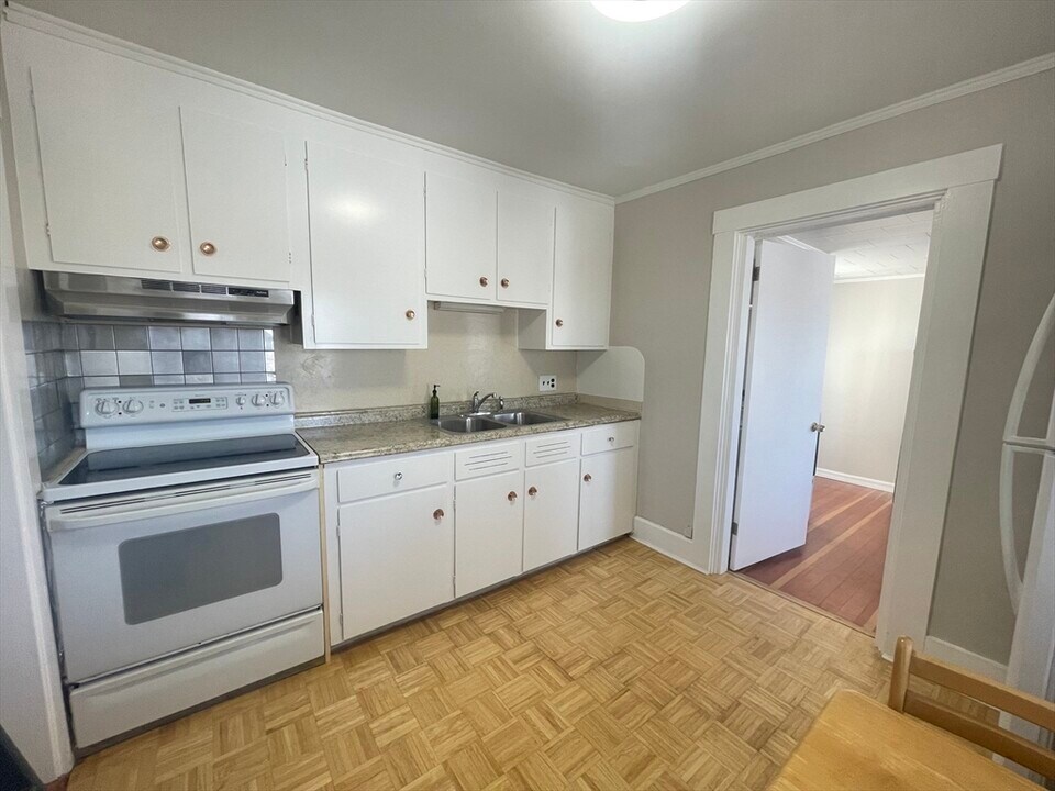 593 Quincy Shore Dr in Quincy, MA - Building Photo