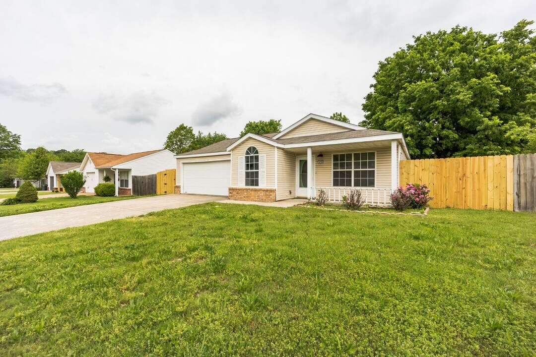 478 E Evergreen Ln in Fayetteville, AR - Building Photo