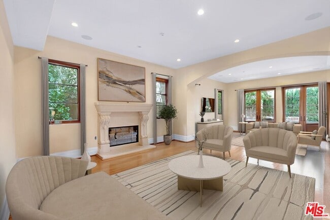 1101 S Gretna Green Way in Los Angeles, CA - Building Photo - Building Photo