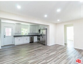 11629 Gateway Blvd in Los Angeles, CA - Building Photo - Building Photo