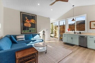 402 Haydon St in Healdsburg, CA - Building Photo - Building Photo