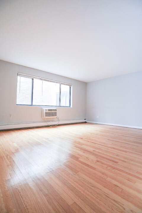 567 W Stratford Pl in Chicago, IL - Building Photo