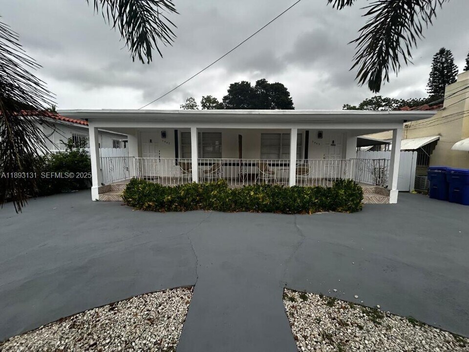 1945 NW 33rd St in Miami, FL - Building Photo