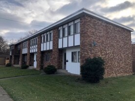 844 Indian Trail in Akron, OH - Building Photo