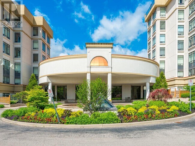 11121 Yonge St in Richmond Hill, ON - Building Photo - Building Photo