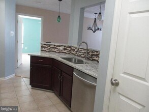 3018 Hunting Ridge Dr in Owings Mills, MD - Foto de edificio - Building Photo